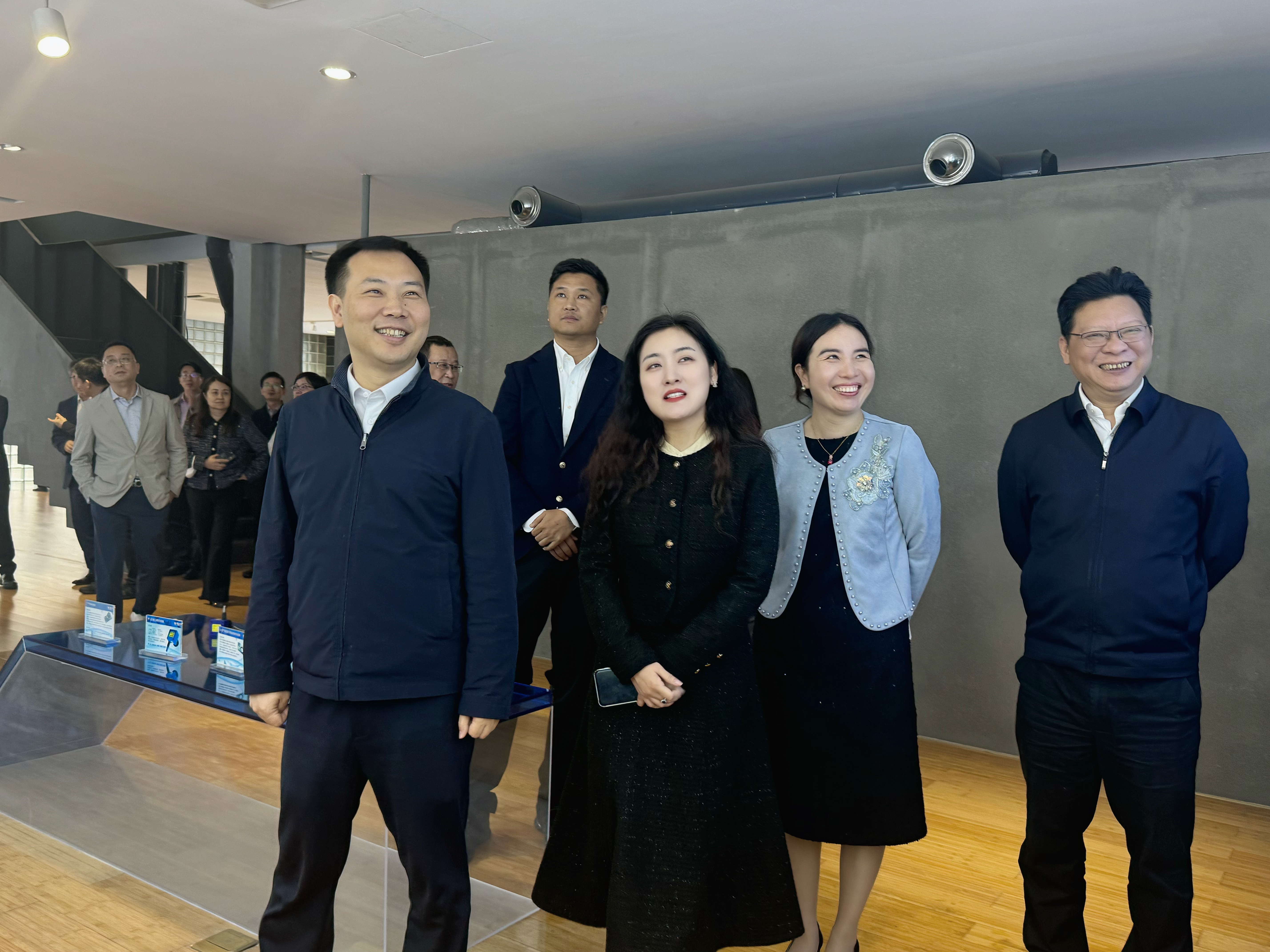 杭州市上城区委副书记、区长何亦星一行莅临柯力传感考察调研